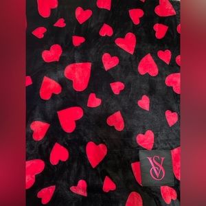 new victoria secret Plush Blanket Hearts Black Pink Soft 50x60IN